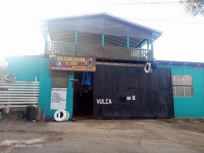 Fotografía de Grúa y Vulcanización El Toto
